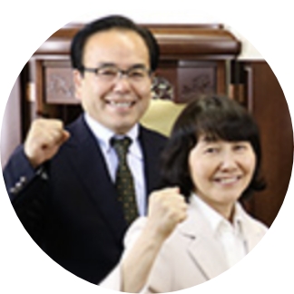 仏壇と人の画像