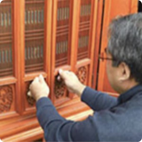 お仏壇を買い替えている画像