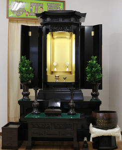お手頃価格！超大型仏壇　厨子型中古仏壇B580　　和室・拠点に最適なお仏壇入荷いたしました。  超大型の厨子型中古仏壇です。