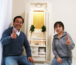 埼玉県幸手市に新築されたお客様が古河のお父様と一緒に当店に来店創価家具調仏壇ホワイトを購入
