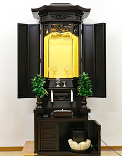 今日は千葉県より夢工房に「創価学会 厨子型 中古仏壇 791 金剛堂」見にご来店いただけます。