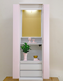 創価学会 家具調仏壇 「ルーチェ」 ピンク:上品で可愛いピンクのお仏壇を見て母は大喜びしています。