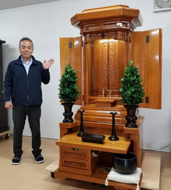 「屋久杉の創価厨子収納仏壇」です。桜梅桃李.comでしか扱えない貴重な仏壇になります。