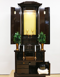 創価学会 厨子型仏壇 「翼」 黒檀　桜梅桃李ショールーム展示しています。