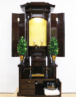 創価学会 厨子型仏壇 「勝利 2型」 黒檀 桜梅桃李ショールーム展示しています。