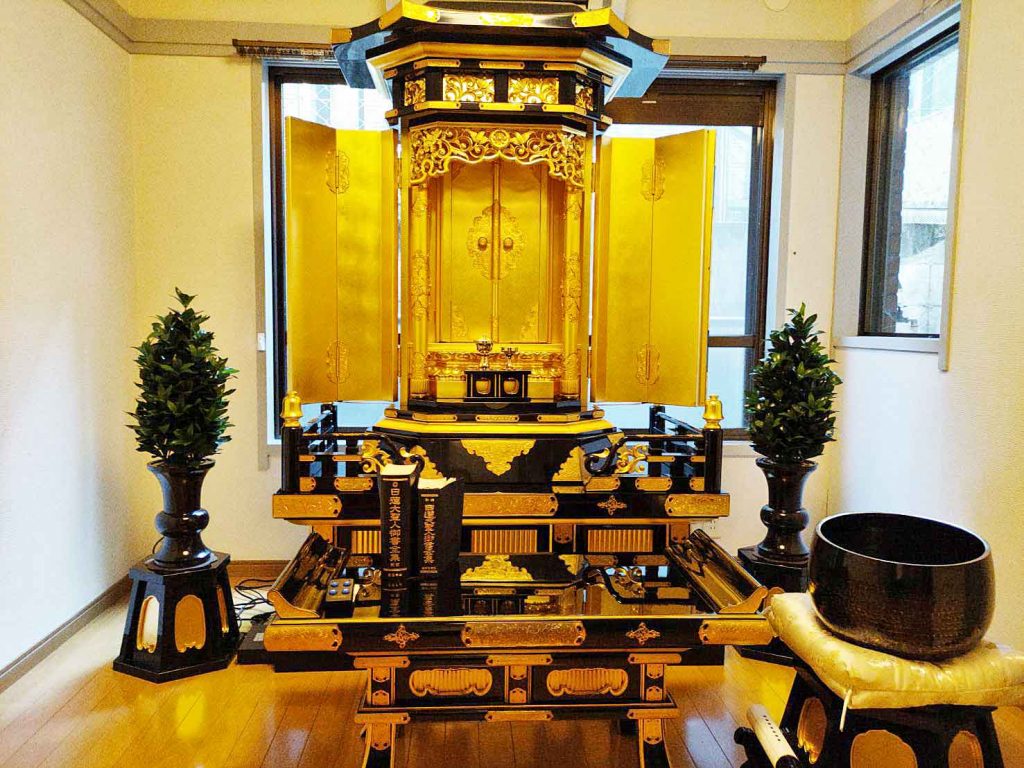 この度は、桜梅桃李.com並びに島さんのお陰様で、とても素晴らしいお仏壇を我が家に御安置させていただくことが出来ました。