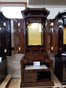 創価学会 厨子型仏壇 「陽光」 タガヤ:桜梅桃李ショールーム展示しています。ご来店されご注文頂きました。