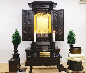 創価学会 厨子型 中古仏壇 1161　33本黒檀 怒涛 経机・花台・リン台付:発売しました！