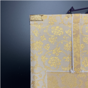 「御本尊　表装替え」と検索ワードを入れると桜梅桃李さんのホームページに