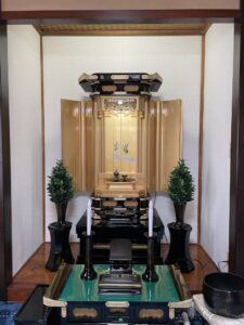 創価学会 伝統型厨子仏壇 「正徳58」 経机26付：埼玉県に納品いたしました。信心の実証：誠実なお人柄に敬礼