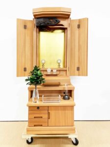 創価学会 家具調 中古仏壇 1232 ニヤトー総無垢 花包み 本金箔厨子：発売しました!