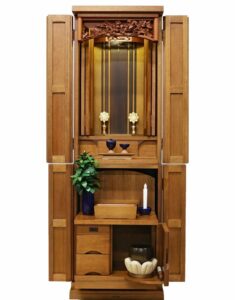 「家具調」の中古なら、迷わずこれです。ニヤトー材の温もりが、日々の激闘で疲れた心を癒やす「我が家のオアシス」になる。