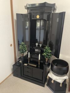 「アレクサ、仏壇開けて」。大阪のお客様が教えてくれた、声で動く「未来の創価仏壇」が凄すぎる。