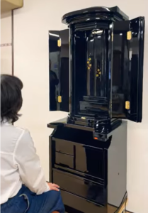 最高級の輝き。黒塗りに映える『桜の金蒔絵』厨子型仏壇で、至福の唱題時間をあなたへ