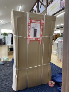 夜遅くまでの最終チェックに込めた願い。中古仏壇1317「金剛桜」が、いよいよお客様のもとへ。