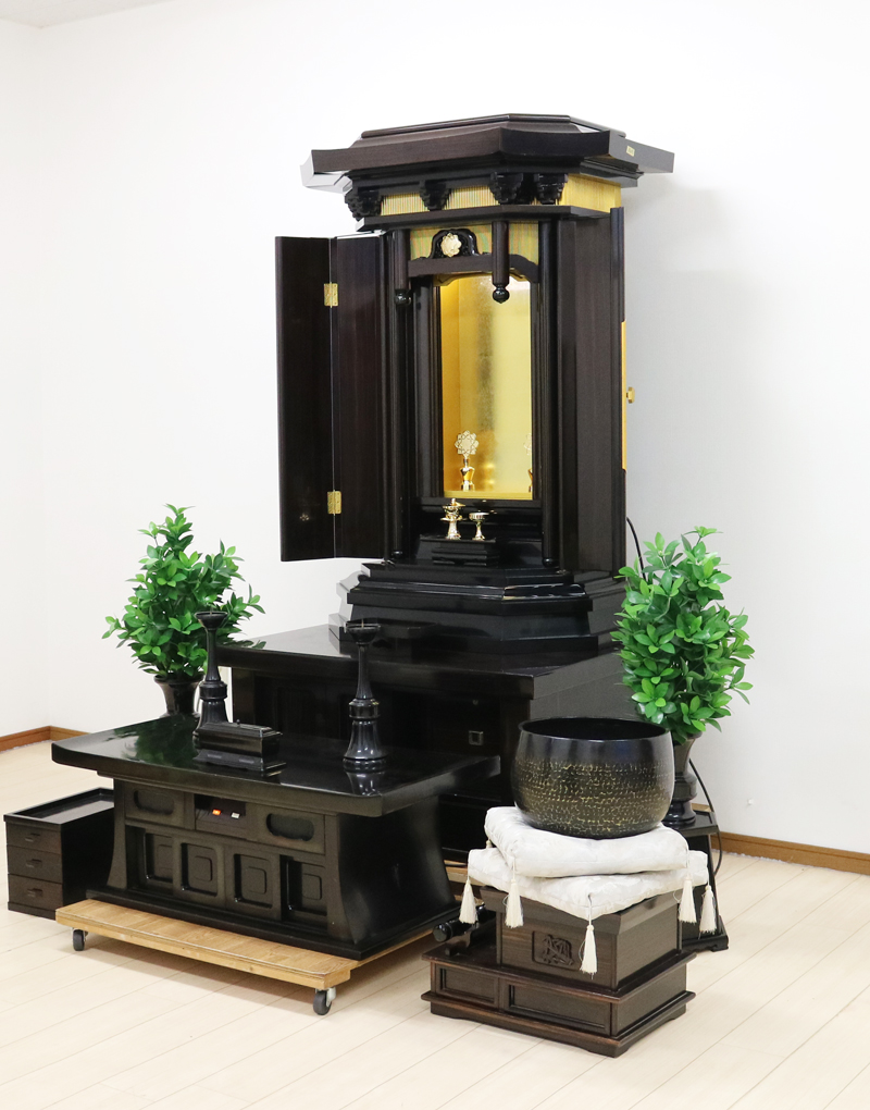 創価学会中古仏壇B609　厨子型仏壇経机付き　和室・洋室・拠点・会場に最適　格安・激安にて最安値にて販売いたします。