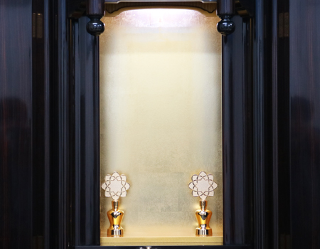 創価学会中古仏壇609　厨子型仏壇経机付き　和室・洋室・拠点・会場に最適　格安・激安にて最安値にて販売いたします。