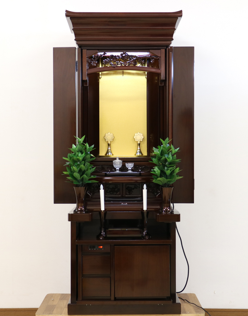 創価学会仏壇専門店桜梅桃李.comにて中古厨子型収納仏壇722発売いたします。こちらは金剛堂の商品です。拠点・和室に最適です。扉を二つ折りにして撮影いたしました。