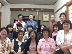 沖縄県那覇市に創価仏壇を納品させて頂きました。地区の皆様とお祝いしました。