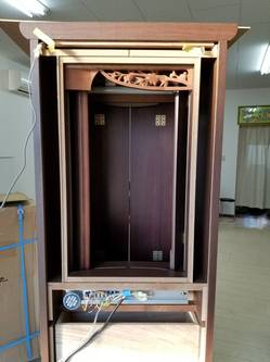 創価仏壇の後ろ側の板を外したところ