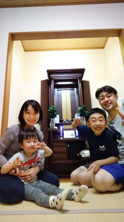 創価学会 家具調仏壇 「エンブレイス」 ダークレッド購入で家族も喜んでいます！