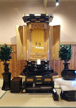 創価学会 伝統型厨子仏壇 「正徳58」 経机26付：購入のお客様より設置画像送っていただきましたのサムネイル画像