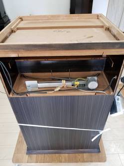 金剛堂さんの仏壇の機械は厨子下にあります。