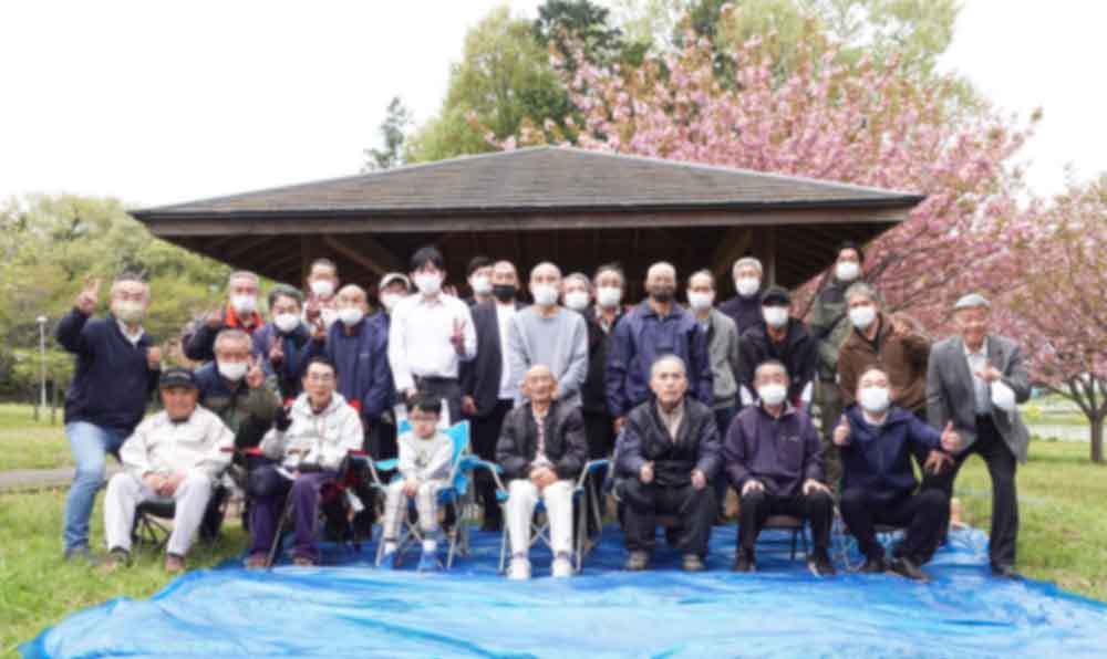 男の座談会（南三和支部講義138回）清水丘親水公園で行いました（集合写真ぼかし入り）