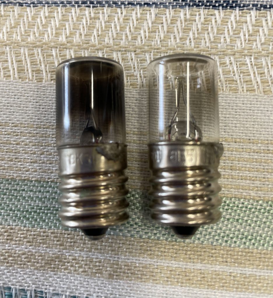 創価仏壇故障 お客様から質問蛍光灯のトラブル