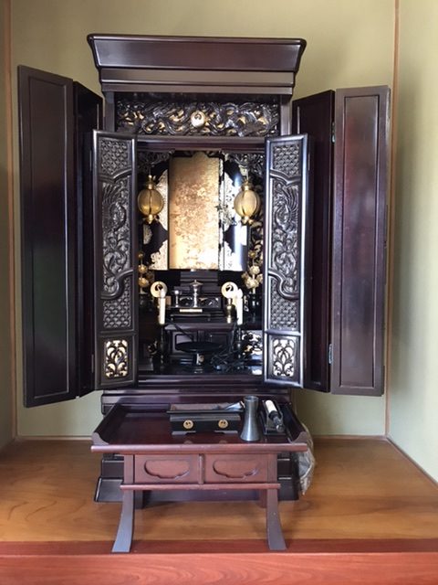 お仏壇処分賜りました。40年以上の仏壇になります。仏壇専門焼却炉にて処分させていただきます。