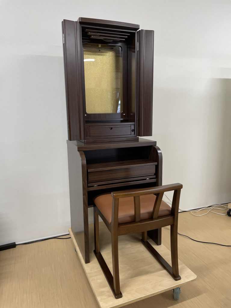 創価学会 イス付き家具調仏壇「チャンス」入荷しました。