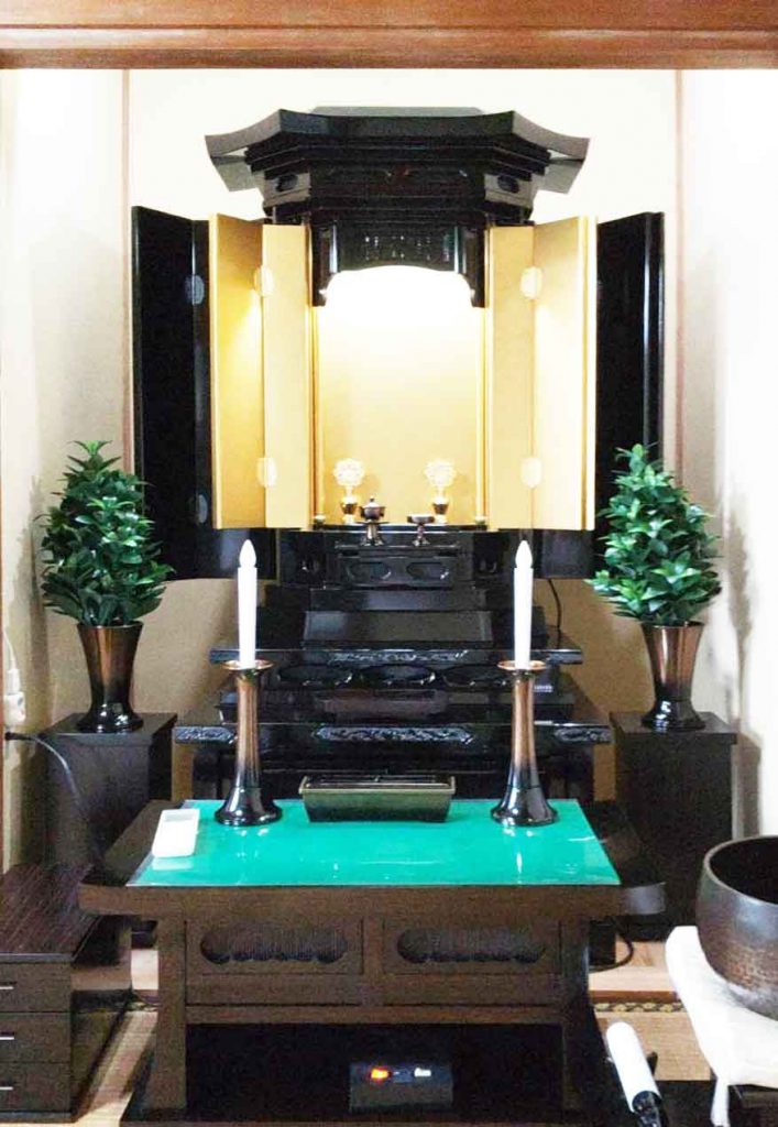 素晴らしい、あこがれの四国仏壇有り難うございます。新品の仏壇を買ったと言っても分からないでしょう。