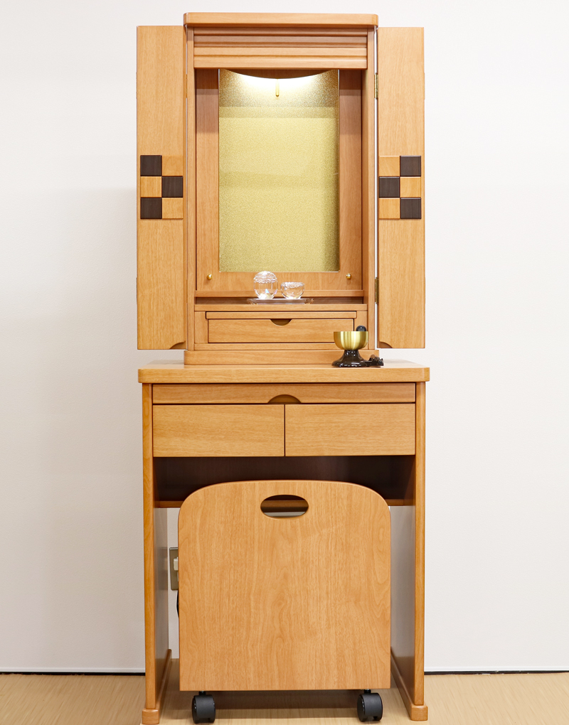 創価学会 イス付き仏壇 「アニー・リアン」 ライト：最後の1点、サクッと題目上がるデザインです