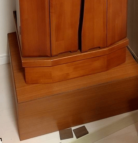 仏壇が低くイスで使うための仏壇の置台が欲しい