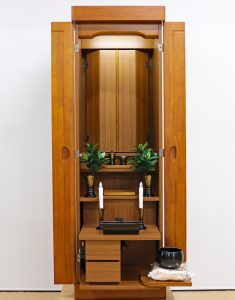 創価中古仏壇を２年前ぐらいに購入しましたが、左側の扉がゆっくりと開いてきてしまいます。どうしたら良いですか？