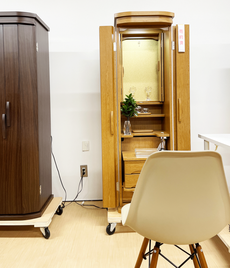 創価学会 家具調仏壇 「コレクト」 ナラ 手動厨子扉埼玉県よりご来店、購入頂きました。レイアウトから仏壇のカラーまで相談できる桜梅桃李.comです