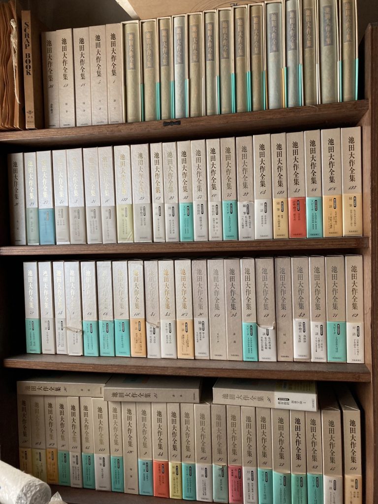 創価学会仏壇専門店：創価学会の書籍について写真の書籍がありますが、欲しい方いますか？