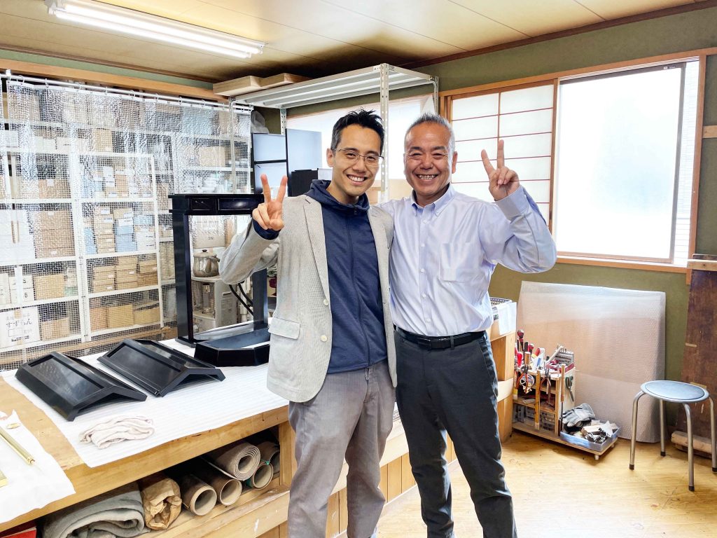 ドイツから特注仏壇を引き取りに来日された井上さんと仏壇工房で初めてお会いしました。