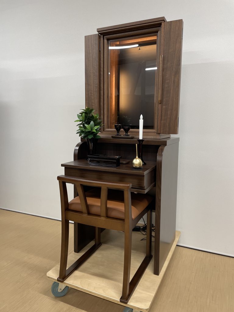 仏壇革命：虚空厨子をイス仕様にしてみてはいかがでしょうか！