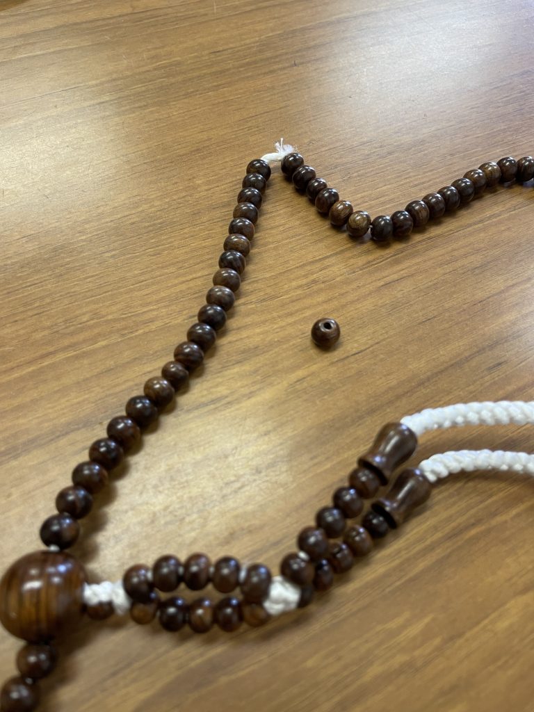 数珠が切れた：念珠は揉まないでください：無意識に揉んでいる方が多いようです