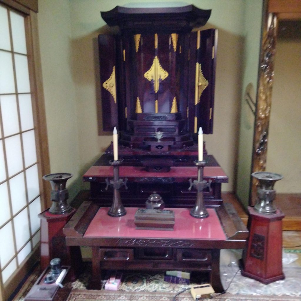 創価仏壇の買い取りを希望します：とLINEからお問い合わせ頂きました。購入からの年数が超過していますので、買い取り対象外になります。