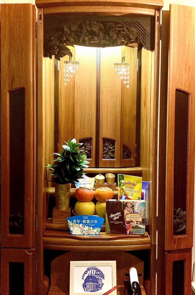 初回はネットで知りました。島さんのブログと動画が素晴らしいので,この度2度目のお仏壇購入です。