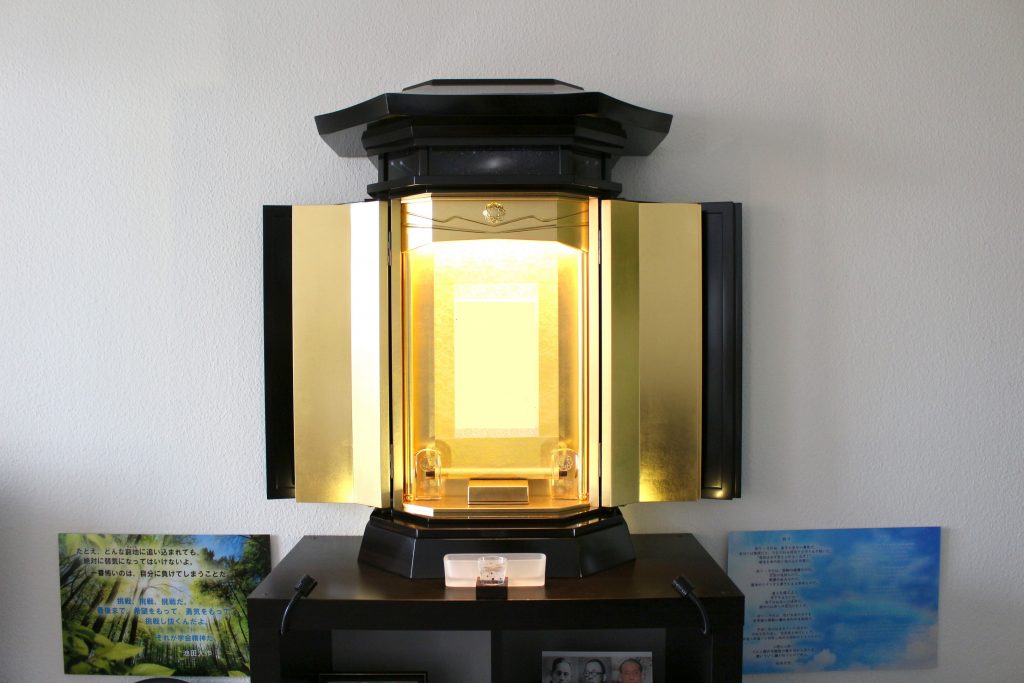 世界で一つ：自分だけのこだわりの創価仏壇作れます：ドイツから当店特別オーダー頂きました仏壇のお写真が届きました！①