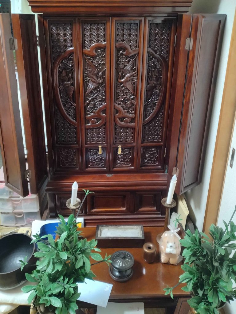 創価仏壇処分：仏壇処分にお困りの方ご相談ください、当店LINEからお写真と仏壇のサイズ送ってください（お写真は買い取り不可有料仏壇処分参考例）