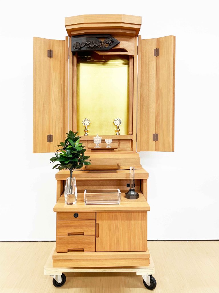 創価学会 家具調 中古仏壇 1232 ニヤトー総無垢 花包み 本金箔厨子：発売しました!