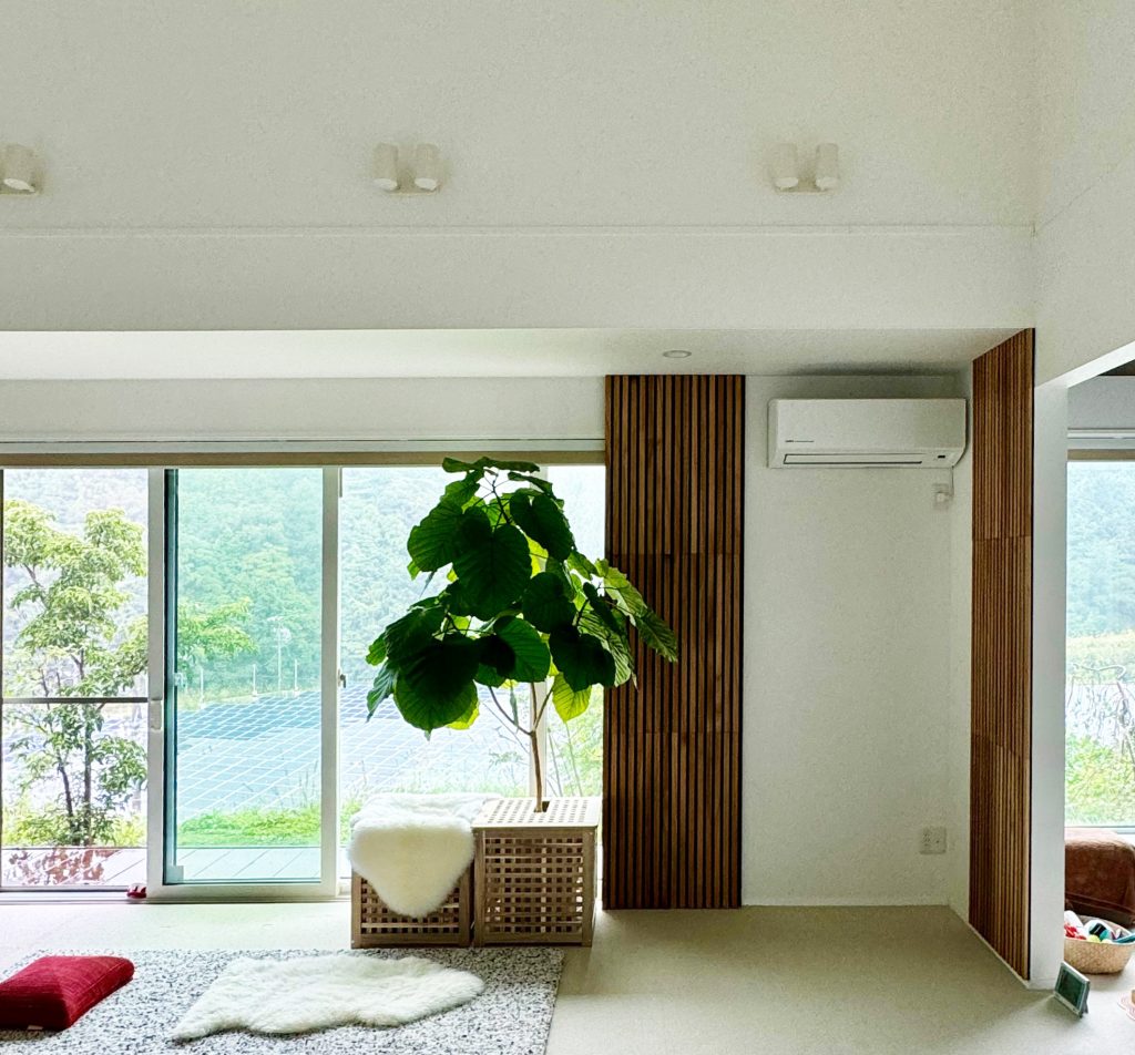 中古仏壇 1261 「51 本黒檀 尾長鳥」：こんなにもお題目があがるものかと自分でも驚いていますとのお声を頂きました！