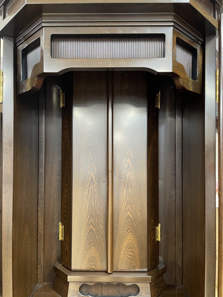 桜梅桃李の無料電話相談室でございます。お仏壇のリモコンが故障・扉があかず勤行できない