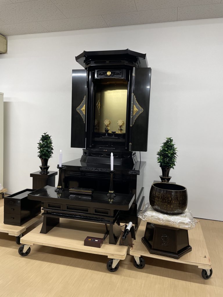 桜梅桃李が手掛ける！【動画で見る】大型創価中古仏壇1304（経机付き）のクリーニング＆LED化
