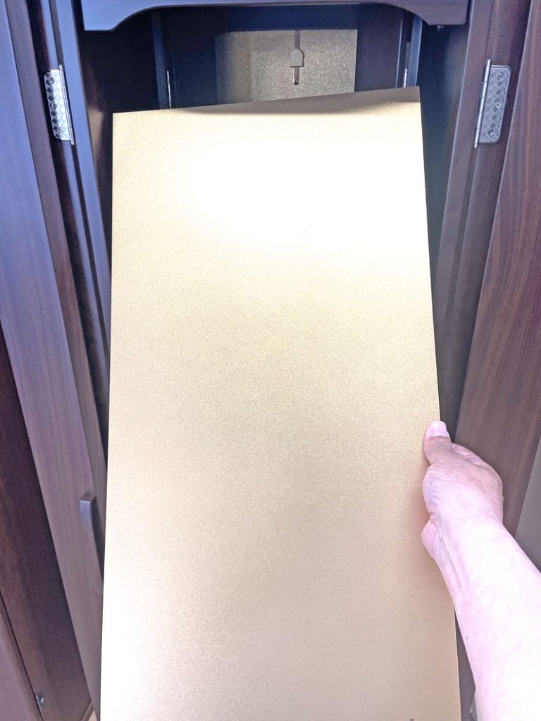 創価仏壇が古くなり先日LEDを新設しましたが 、ご本尊様の後ろの金板の汚れが気になっています、綺麗にできますか？