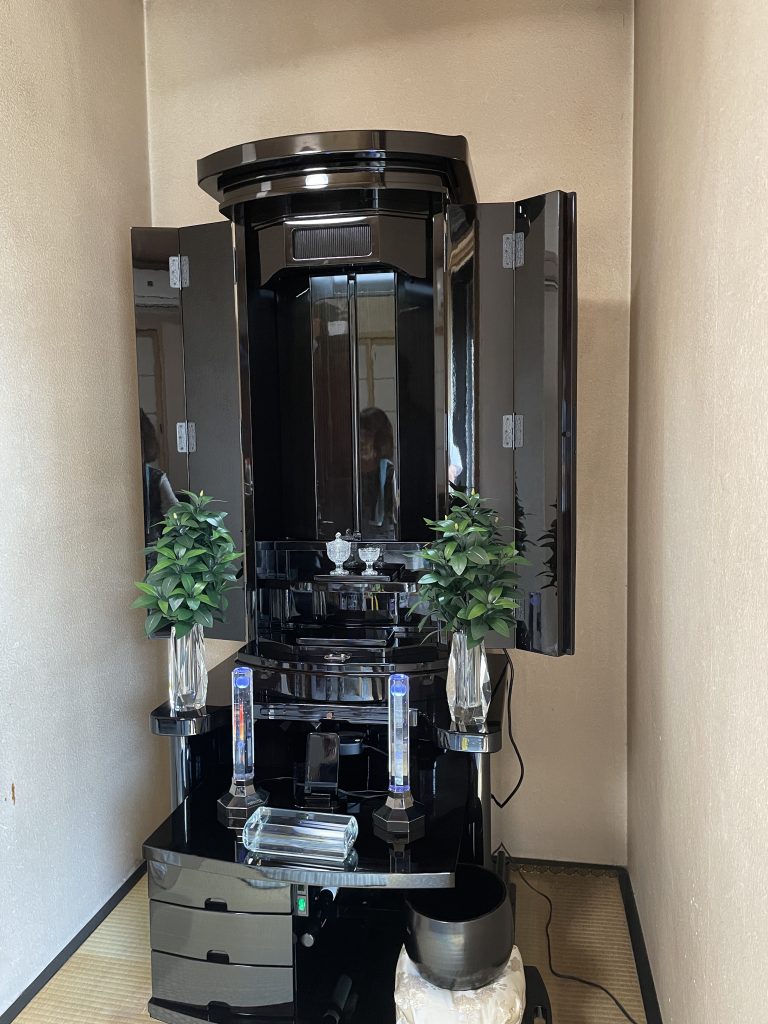 創価仏壇店長：厨子型中古仏壇1323：当店で２本目お買い上げいただきました。